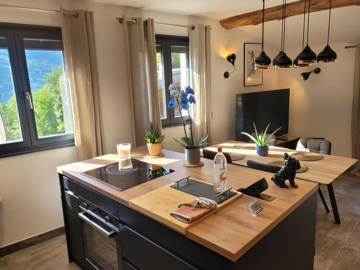 gîte du ruisseau 80m2, maison entière au calme, 2 chambres 2 salles de bain avec terrasse et garage Bourg-Saint-Maurice Casa vacanze
