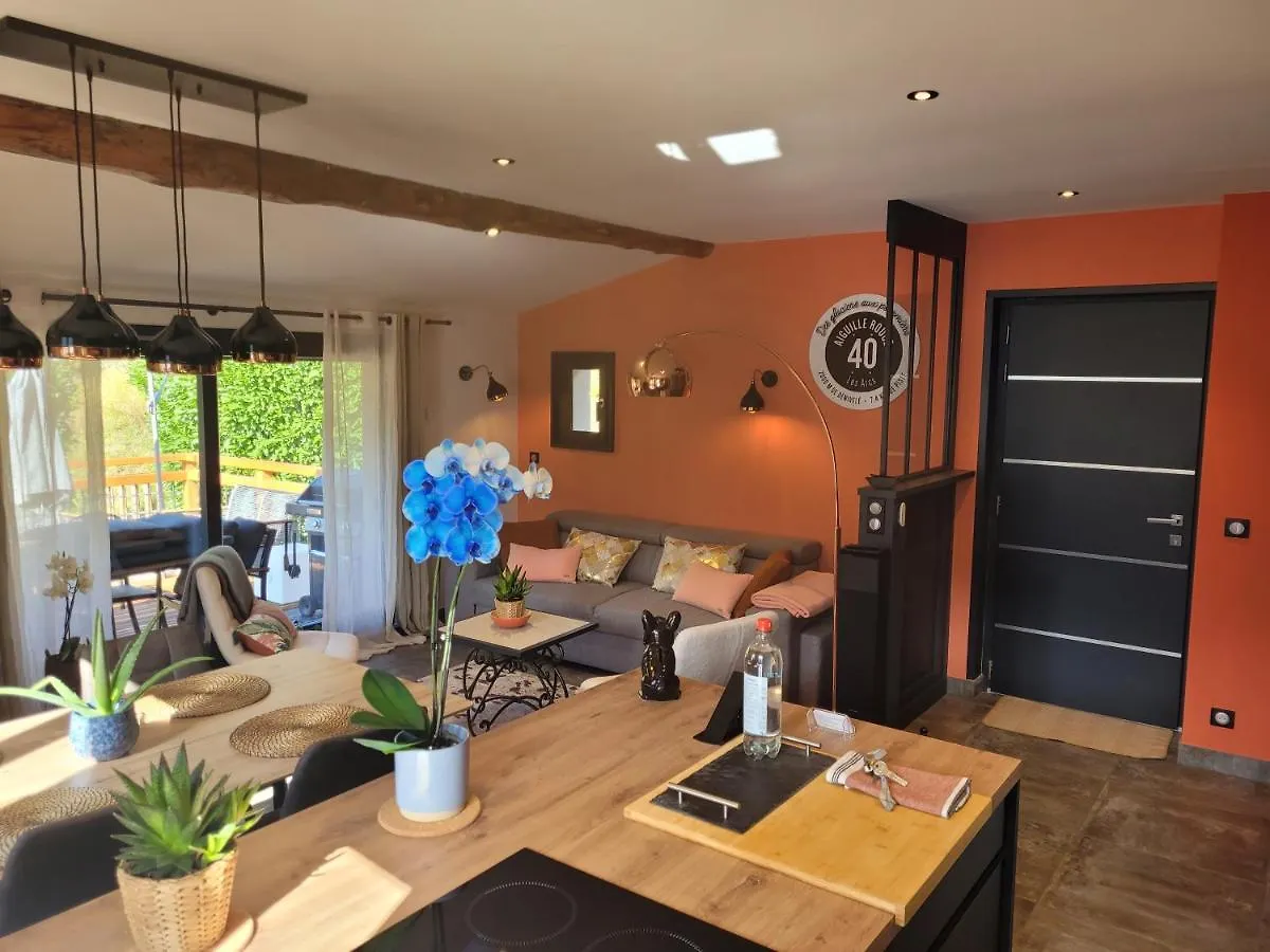 gîte du ruisseau 80m2, maison entière au calme, 2 chambres 2 salles de bain avec terrasse et garage Bourg-Saint-Maurice 0*,